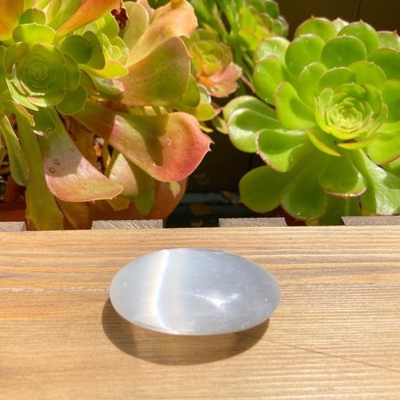 Selenite Palm Stone - Picture 6 of 7